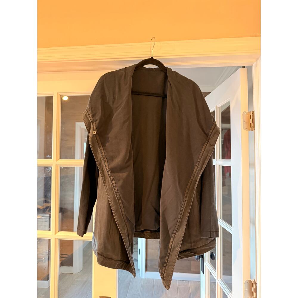 NWOT Lululemon Blissed Out Wrap - 8